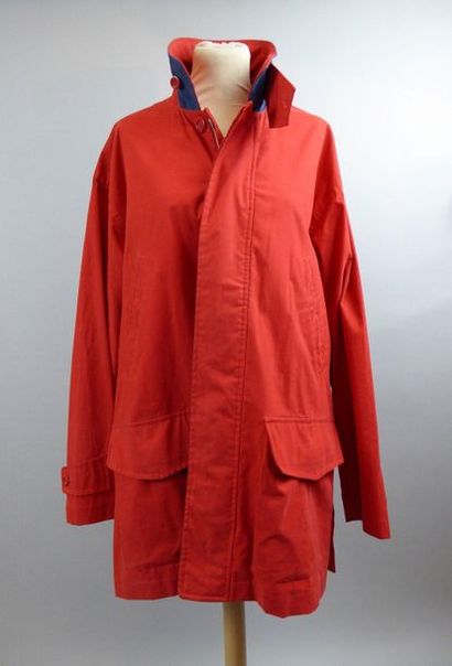 null YSL 

Red cotton raincoat, T.XL (small hole and small stains)