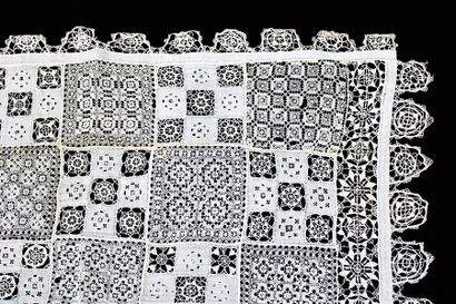 null Batch: 1 tablecloth, 1m85 X 1m40 and 3 rectangular doilies in Cut Stitch, embroidery,...