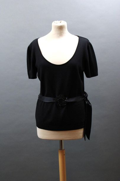 null Two rooms

VALENTINO 

Short sleeved wool sweater, black, pearled and sequined...