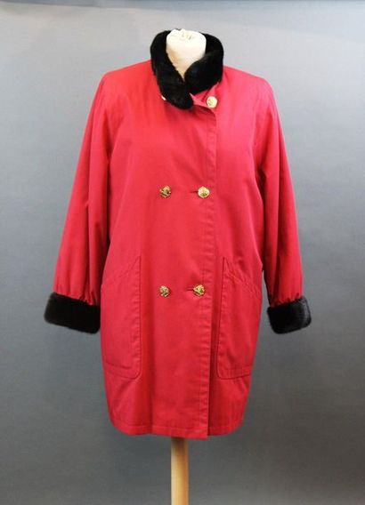 null TORRENTE

Pelisse in red gabardine, collar and sleeves in Dark mink and removable...