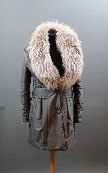 null GIANI

Jacket in grey fabric, fox collar, T.42-44