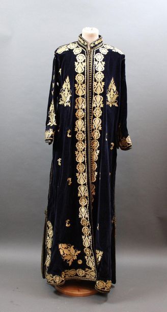 null Manteau de cérémonie en velours bleu nuit, broderies or (Maroc)