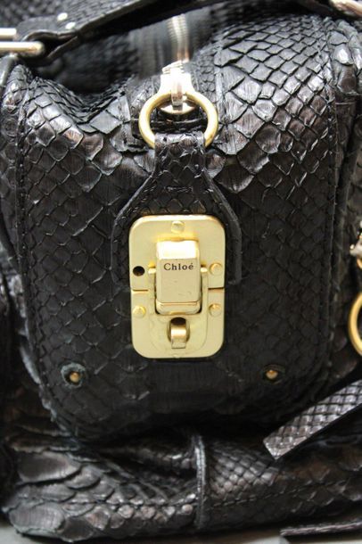 null CHLOE

Bag " Silverado " in black python (missing a small screw on the clasp),...