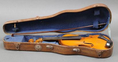 null Violon d’étude ordinaire, demi (300 mm), Mirecourt. Bon état avec son arche...