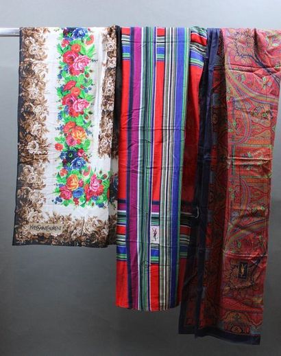null Yves SAINT LAURENT

Lot of 3 cotton shawls, flowers, stripes and coloured b...