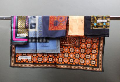 null Yves SAINT LAURENT

Lot de 3 foulards en coton (88x88cm) et 3 foulards en coton...
