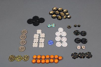null Set of sewing buttons mainly made of ceramics