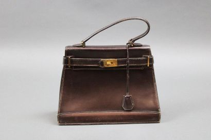 null SCHILZ

Brown leather bag (padlock is missing)