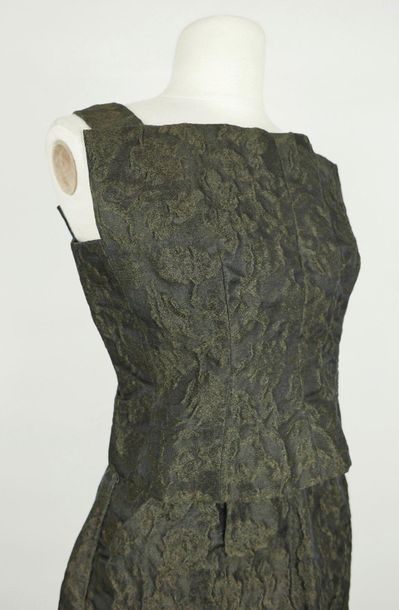null GIVENCHY, HC Autumn Winter 1961, No 23795

Chocolate embossed silk set comprising...