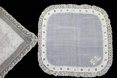 null Set of 2 handkerchiefs in finely embroidered linen and Valenciennes (accidents...