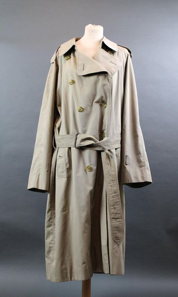 null BURBERRYS'.

Men's trench coat in beige gabardine (missing cuffs loops and 2...