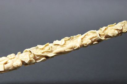 null Ombrelle, fin XIXème, manche en ivoire sculpté et Irlande