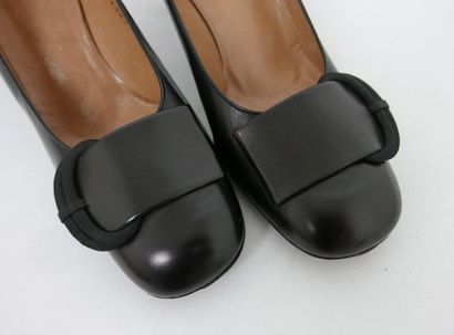 null Christian DIOR shoes, circa 1960

Pair of black leather shoes, T.5 ½ B