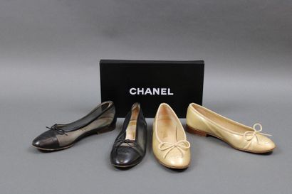 null CHANEL

Two pairs of ballerinas, one in black tulle and leather (wear and tear)...