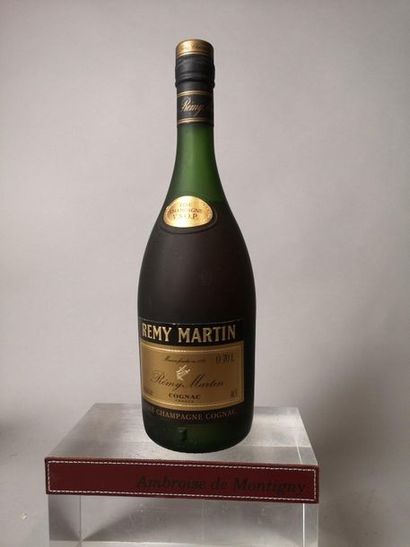 null 1 flacons 70cl COGNAC FINE CHAMPAGNE V.S.O.P. - REMY MARTIN Années 70 