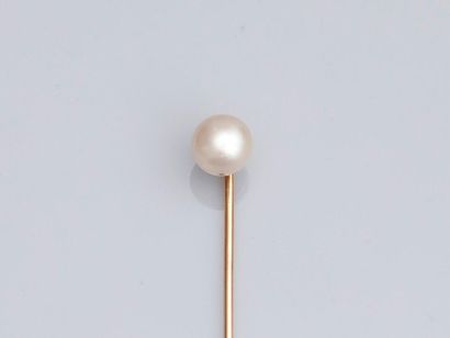 null Epingle de cravate en or 18K (750°/00) sertie d'une perle diamètre 8/8.5 mm...