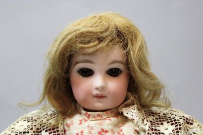 null JUMEAU doll, 1st period, pressed biscuit head, T.6, brown fixed eyes (2 very...