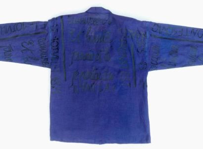 null JC de CASTELBAJAC Ko and Co

Large chemise veste en lin indigo, écritures noires...