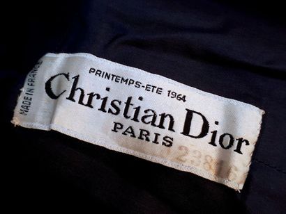 null Christian DIOR haute Couture, printemps-Eté 1964, N° 23816

Robe en crêpe marine...