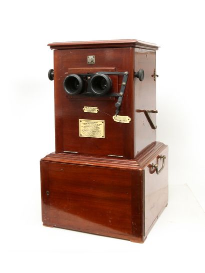 null Photography, camera. TAXIPHOTE stereoscopic viewer with several baskets, some...