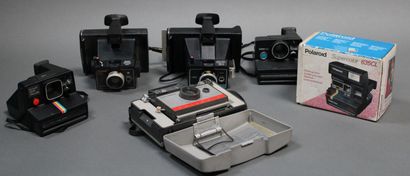 null Appareil photographique. Ensemble de six Polaroid non testés : Supercolor 635...