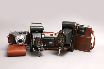 null Appareil photographique. Ensemble de cinq appareils Kodak Divers : appareil...