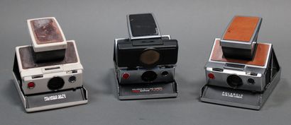 null Appareil photographique. Ensemble de trois Polaroid non testés : Polaroid SX-70...