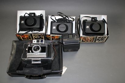 null Appareil photographique. Ensemble de cinq appareils photographiques Polaroid...