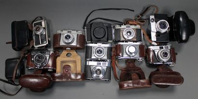 null Appareil photographique. Ensemble d'une dizaine d'appareils Kodak divers : Retinette...