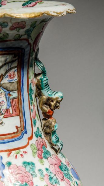 null Polychrome porcelain vase decorated with characters in cartouches China, late...