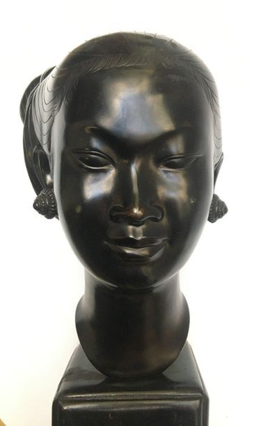 null Ecole des Arts appliqués de Biên Hòa (Saïgon) Tête de jeune laotienne. Bronze...