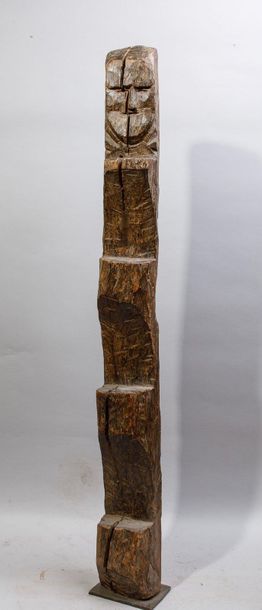 null Echelle taillée dans un tronc. Népal, XXème siècle H: 162cm
