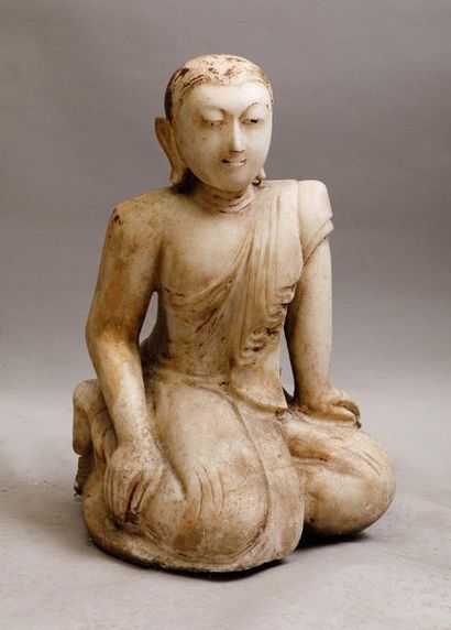 null Adorant agenouillé en albâtre. Birmanie, Shan, XVIIIème - XIXème siècle. H:...