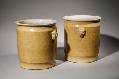 null Pair of white porcelain terrines with amber cover, decorated with two lion heads....