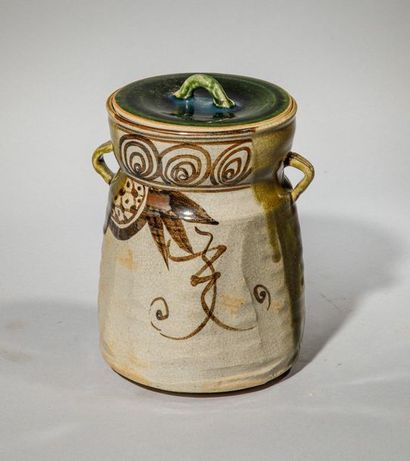 null Covered glazed terracotta pot with stylized decoration. Japan, Kobe, XXth century...