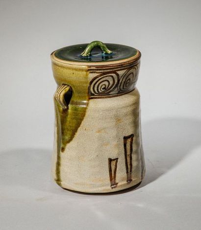 null Covered glazed terracotta pot with stylized decoration. Japan, Kobe, XXth century...