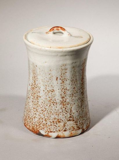 null Pot couvert en terre cuite à glaçure blanche. Japon, Kobé, XXème siècle H: ...