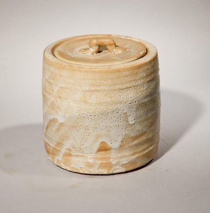 null Covered terracotta pot with white and beige glaze. Japan, Kobe, 20th century...