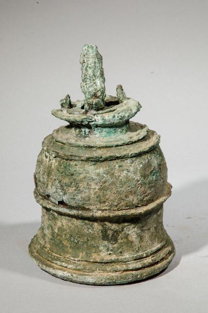 null Bronze bell with a patina of excavation. Cambodia - Khmer Bayon, XIIth century...