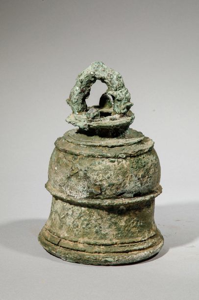 null Cloche en bronze à patine de fouille. Cambodge - Khmer Bayon, XIIème siècle...