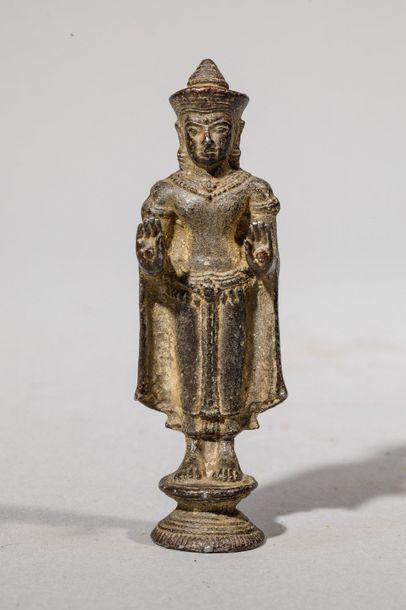 null Vishnu debout en bronze. Cambodge, XVIIIème - XIXème siècle H: 8cm