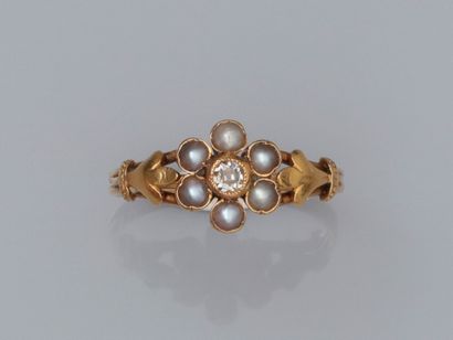 null Bague fleur en or jaune 750°/00 (18K), sertie de demi perles et d'une petite...