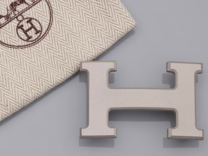 null HERMES, matt grey PVD belt buckle for belt L: 30 mm. Signed and numbered. P...