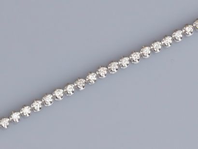 null Thin river bracelet in 750°/00 (18K) white gold, set with brilliant-cut diamonds...