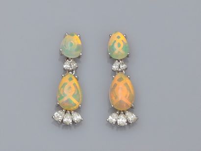 null Pair of earrings in 750°/00 (18K) white gold, set with opals and brilliant-cut...