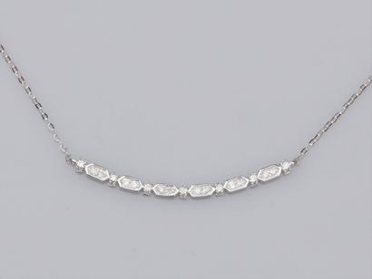 null Collier tour de cou en or gris 750°/00 (18K) , serti de diamants taille brillant....