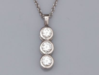 null 950 platinum chain, chain link and 950 platinum pendant set with three brilliant-cut...