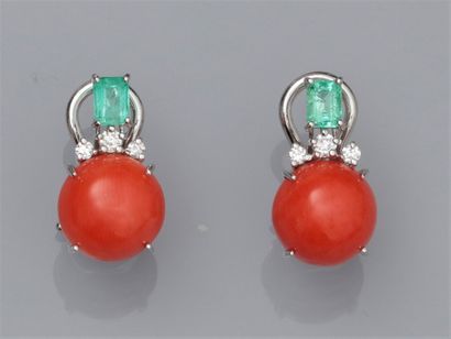 null Pair of 18K white gold earrings set with round coral cabochons diameter 9.5/10...