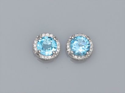 null Pair of round earrings in 18K white gold, each set with a blue topaz of about...