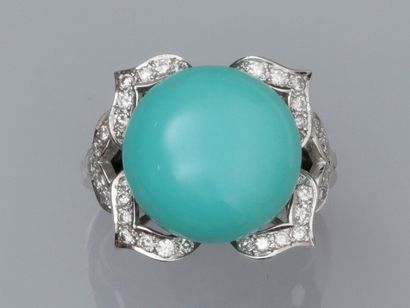 null Bague en or gris 750°/00 (18K), sertie d'une turquoise ronde cabochon traitée...